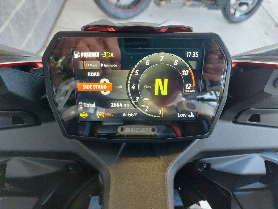 2025 DUCATI PANIGALE V2