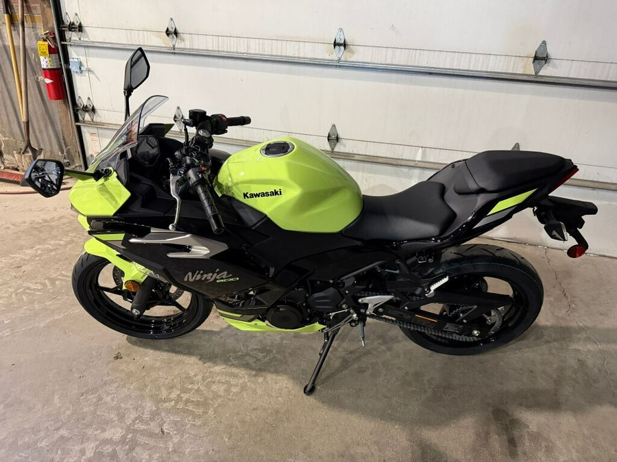 2026 Kawasaki Ninja® 500 SE ABS