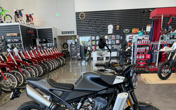 2025 Husqvarna Svartpilen 801