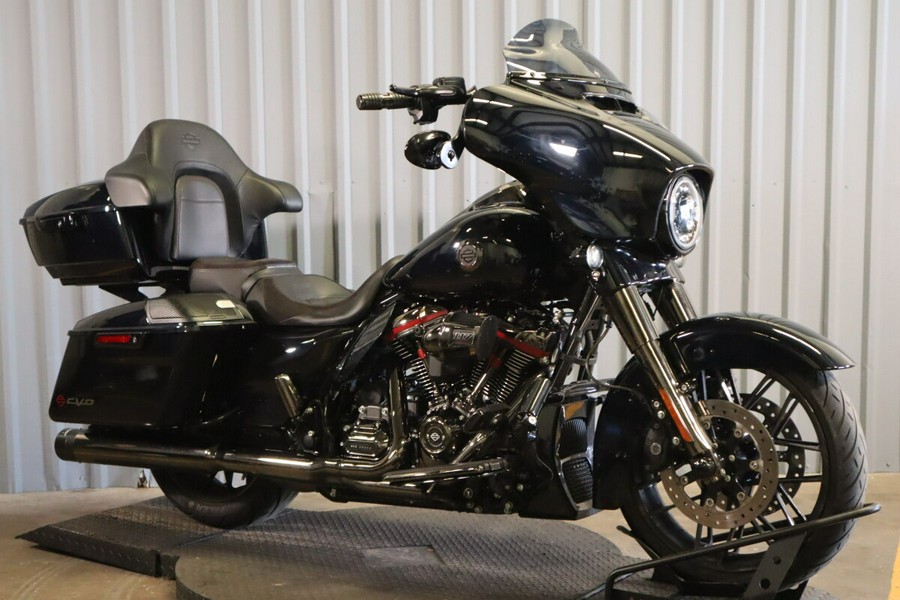 2022 Harley-Davidson® CVO™ Street Glide® FLHXSE