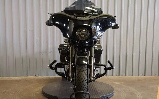 2022 Harley-Davidson® CVO™ Street Glide® FLHXSE