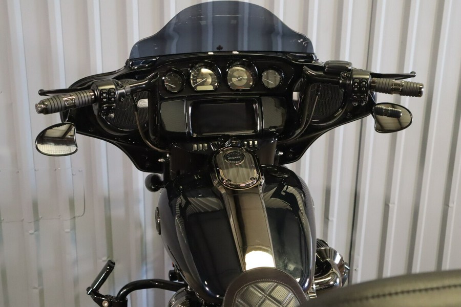 2022 Harley-Davidson® CVO™ Street Glide® FLHXSE