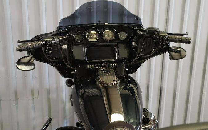 2022 Harley-Davidson® CVO™ Street Glide® FLHXSE