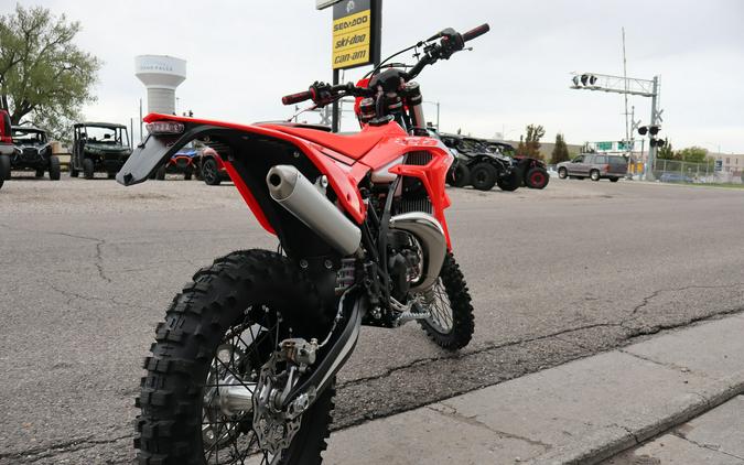 2027 300 XTRAINER - Beta Motorcycles