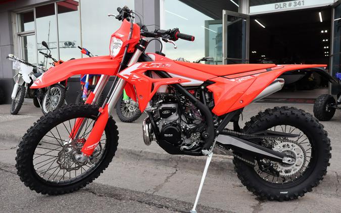 2027 300 XTRAINER - Beta Motorcycles