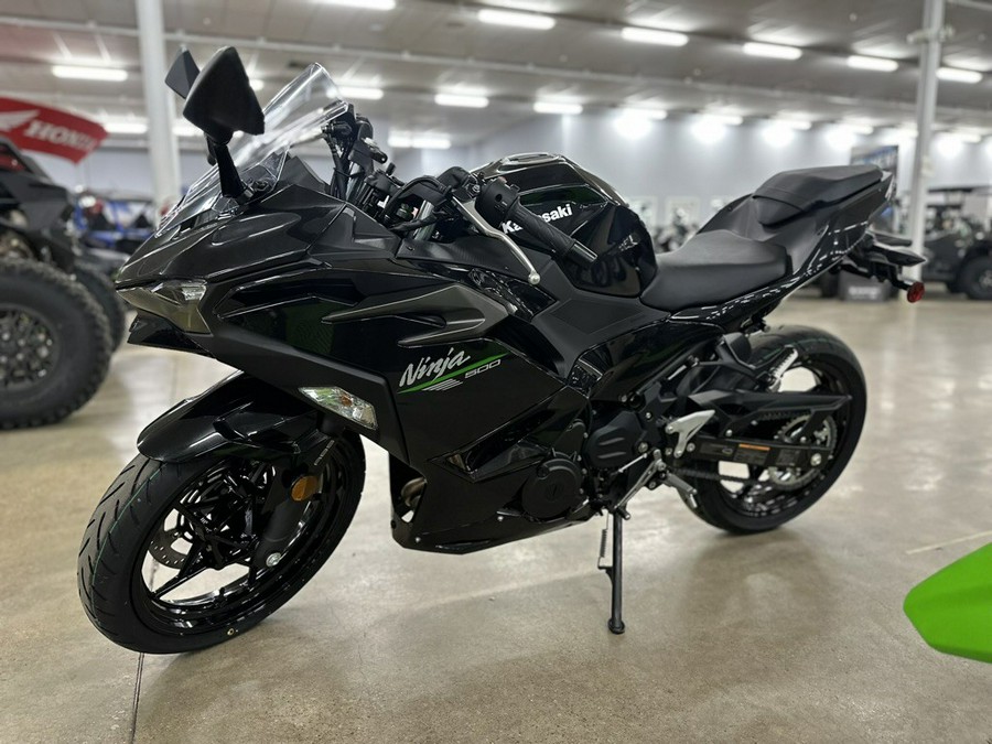 2024 Kawasaki EX500GRFAL