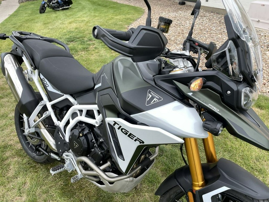 2025 Triumph Tiger 900 Rally Pro Matte Khaki Green / Matte Phantom Black