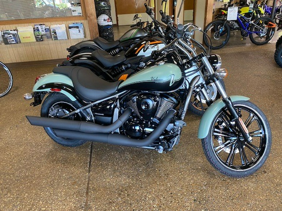 2023 Kawasaki Vulcan® 900 Custom PEARL MATTE SAGE GREEN / FLAT EBONY