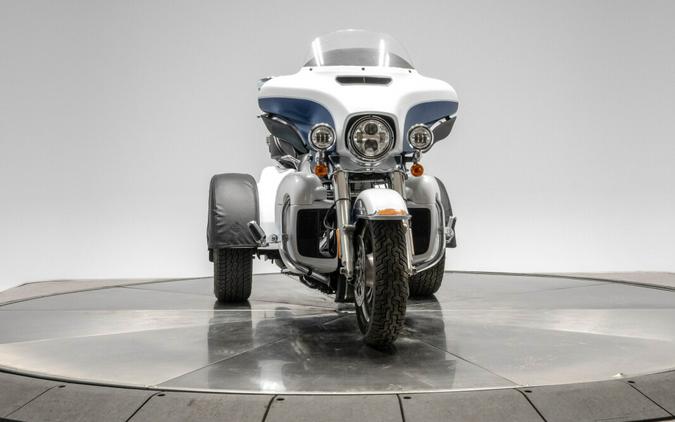 2015 HARLEY-DAVIDSON FLHTCUTG TRI GLIDE ULTRA in White Hot Pearl and Blue Hot Pearl