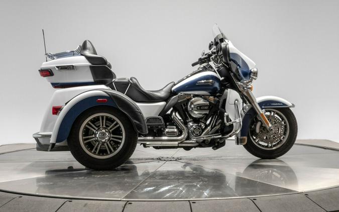 2015 HARLEY-DAVIDSON FLHTCUTG TRI GLIDE ULTRA in White Hot Pearl and Blue Hot Pearl