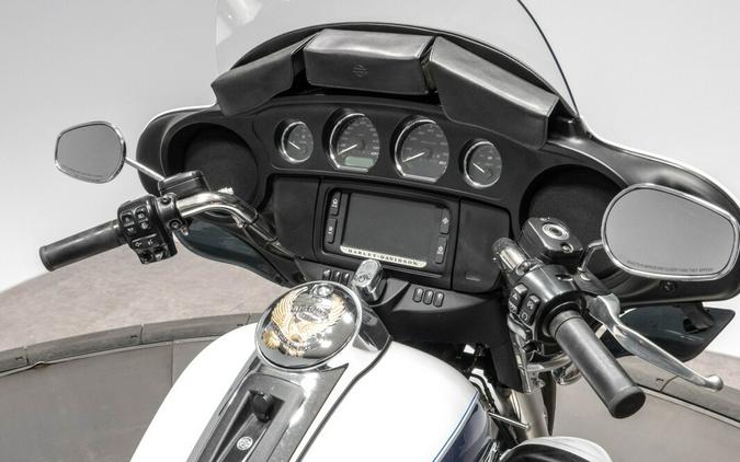 2015 HARLEY-DAVIDSON FLHTCUTG TRI GLIDE ULTRA in White Hot Pearl and Blue Hot Pearl