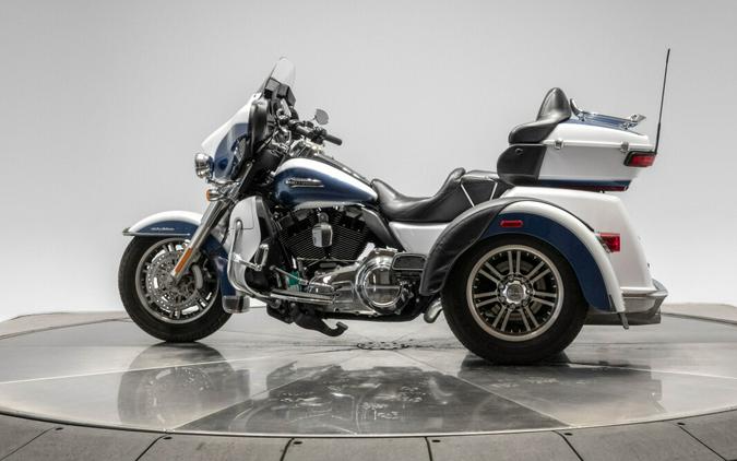 2015 HARLEY-DAVIDSON FLHTCUTG TRI GLIDE ULTRA in White Hot Pearl and Blue Hot Pearl