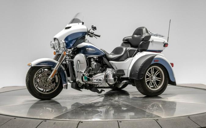 2015 HARLEY-DAVIDSON FLHTCUTG TRI GLIDE ULTRA in White Hot Pearl and Blue Hot Pearl