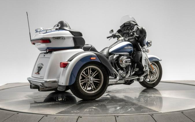 2015 HARLEY-DAVIDSON FLHTCUTG TRI GLIDE ULTRA in White Hot Pearl and Blue Hot Pearl