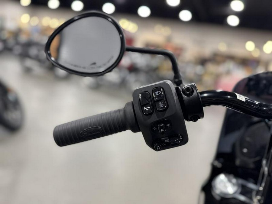 2025 Indian Motorcycle® Sport Chief RT Heavy Metal