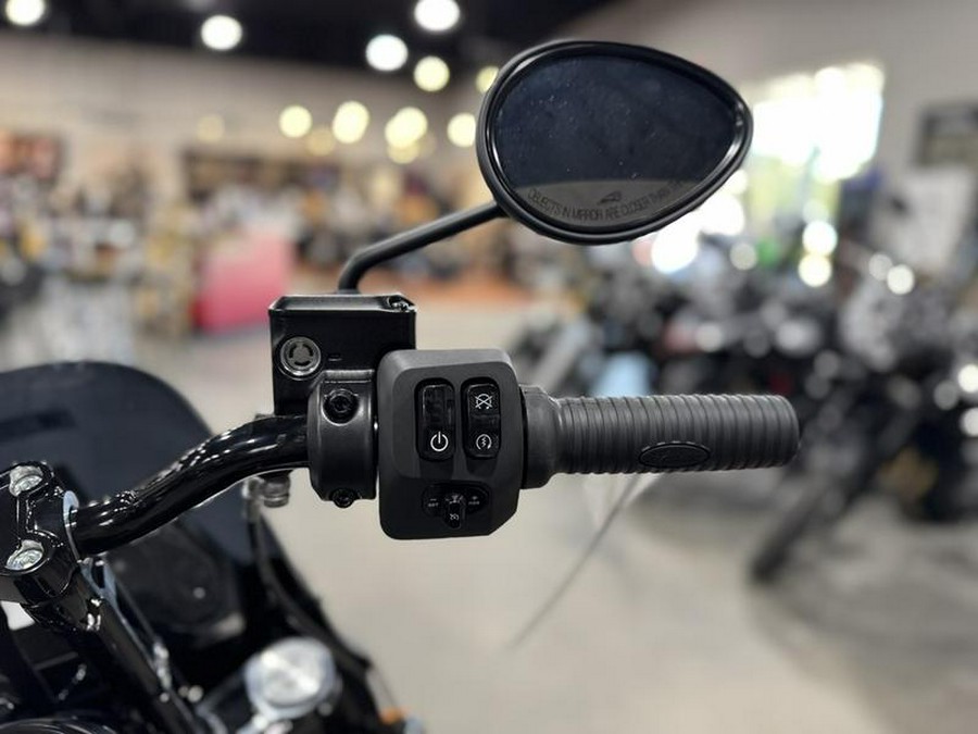 2025 Indian Motorcycle® Sport Chief RT Heavy Metal