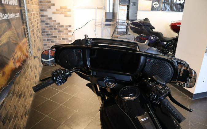 2024 Street Glide (FLHX)