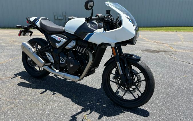 2026 Triumph Thruxton 400