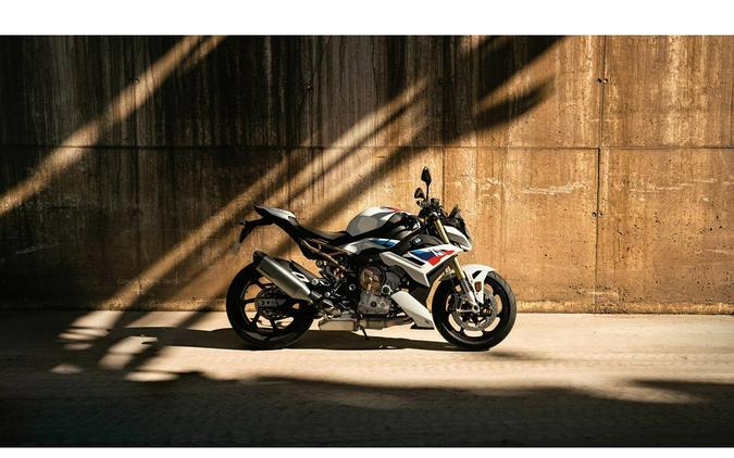 2022 BMW S 1000 R Review [15 Fast Facts with M Package]