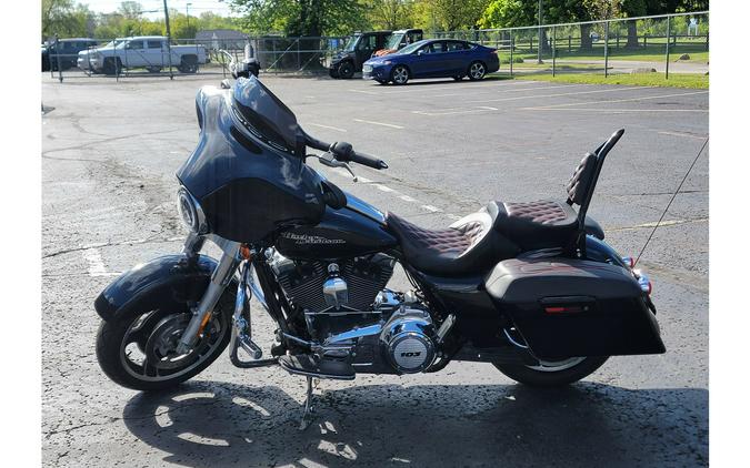 2013 FLHX - Harley-Davidson®