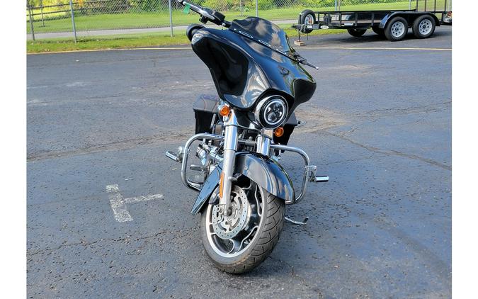 2013 Harley-Davidson® FLHX