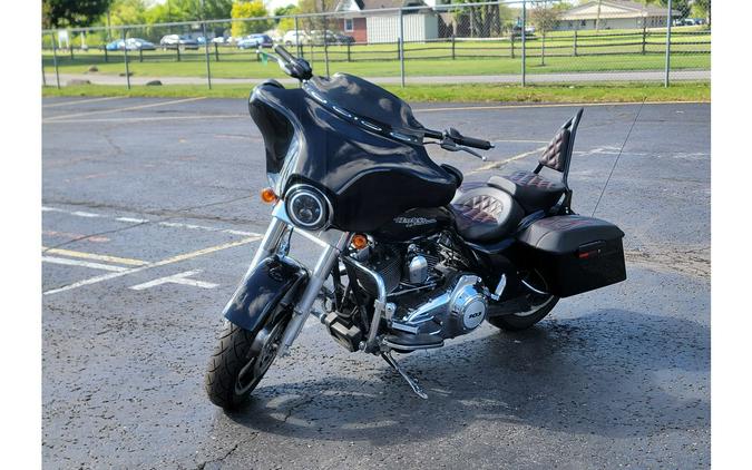 2013 FLHX - Harley-Davidson®