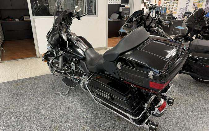 2013 Harley-Davidson® Ultra Classic® Electra Glide® Vivid Black Chrome Trim