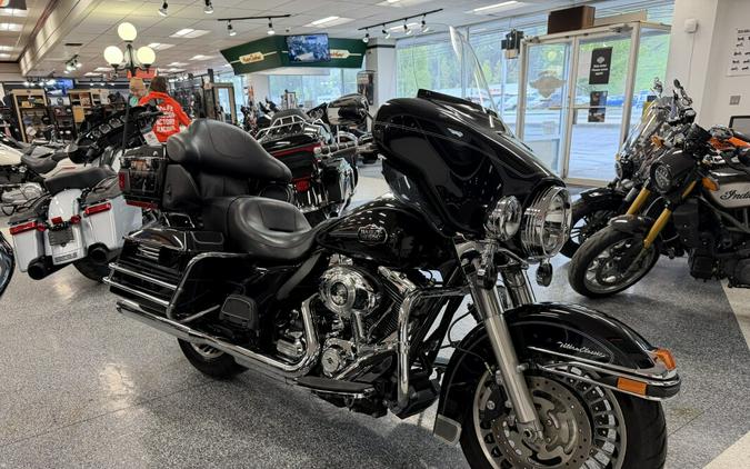 2013 Harley-Davidson® Ultra Classic® Electra Glide® Vivid Black Chrome Trim