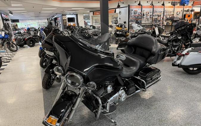 2013 Harley-Davidson® Ultra Classic® Electra Glide® Vivid Black Chrome Trim