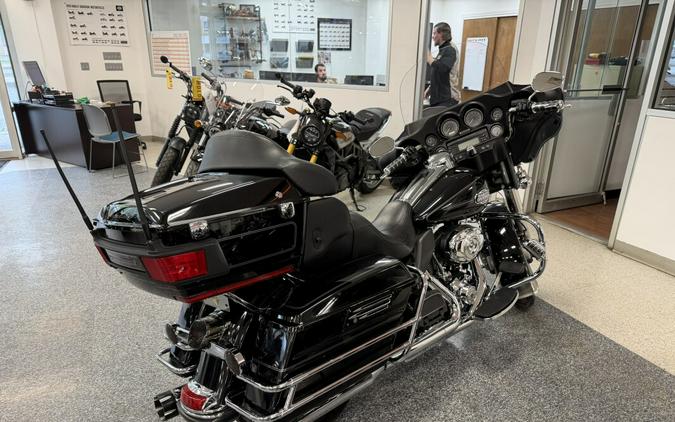 2013 Harley-Davidson® Ultra Classic® Electra Glide® Vivid Black Chrome Trim