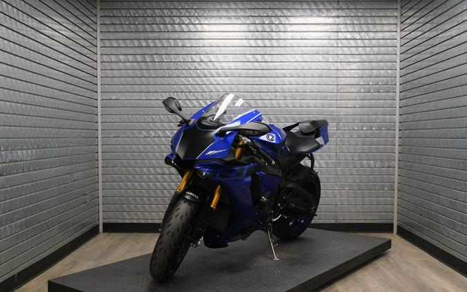 2018 YAMAHA YZF-R1