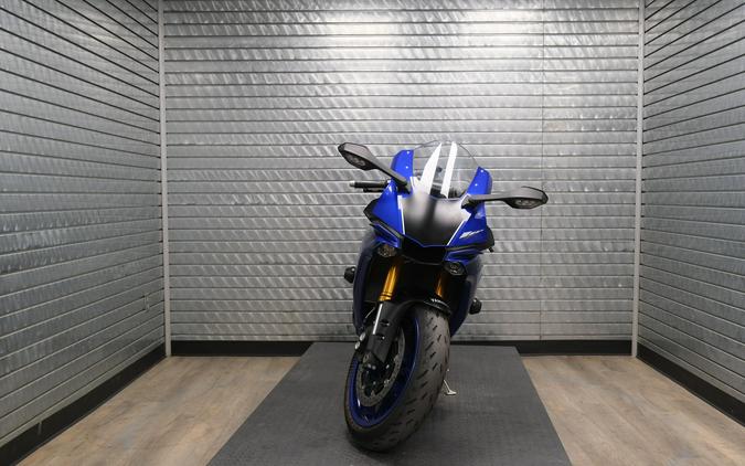 2018 YAMAHA YZF-R1