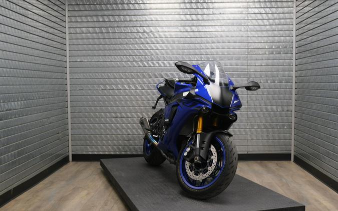 2018 YAMAHA YZF-R1