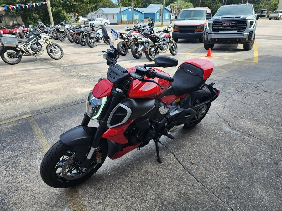 2024 Ducati Diavel V4 Red