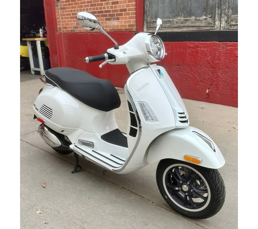2025 Vespa GTS Super 300