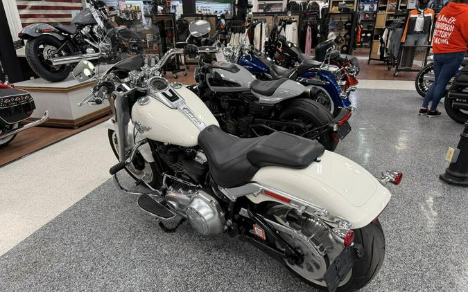 2018 Harley-Davidson® Fat Boy® 114 Bonneville Salt Pearl