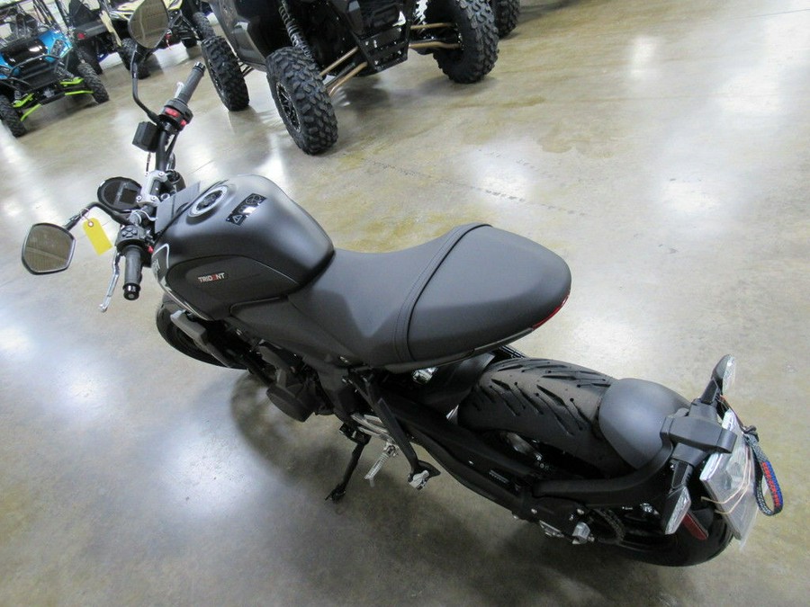 2023 Triumph Trident 660 Matte Jet Black / Matte Silver Ice