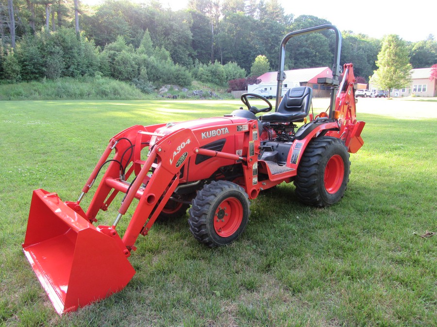 2020 Kubota B2320 WITH LOADER AND BACK HOE 324 HRS