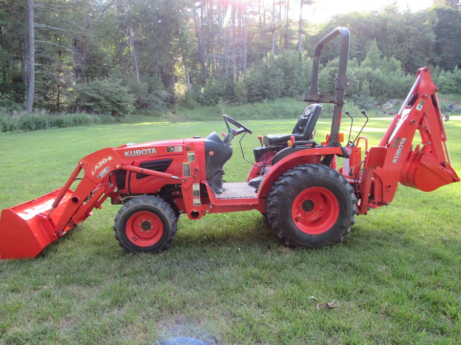 2020 Kubota B2320 WITH LOADER AND BACK HOE 324 HRS