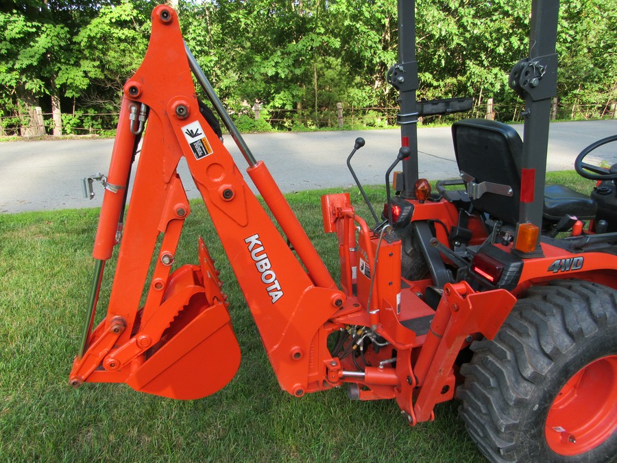 2020 Kubota B2320 WITH LOADER AND BACK HOE 324 HRS