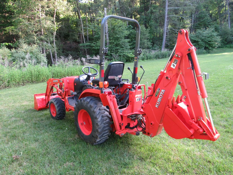 2020 Kubota B2320 WITH LOADER AND BACK HOE 324 HRS