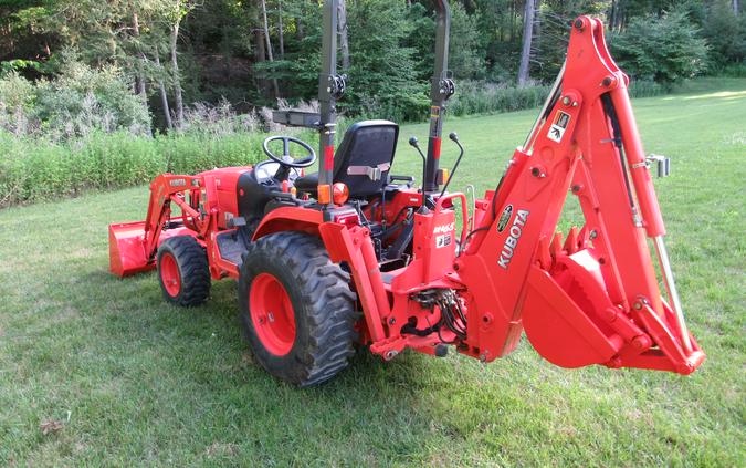 2020 Kubota B2320 WITH LOADER AND BACK HOE 324 HRS