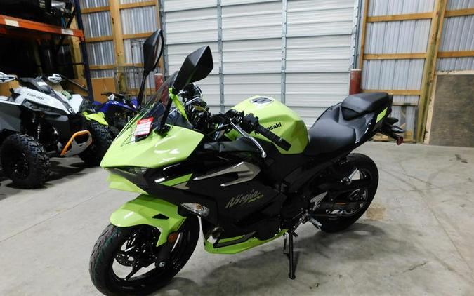 2026 Kawasaki Ninja® 500 ABS Metallic Yellowish Green/Ebony