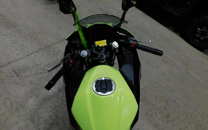 2026 Kawasaki Ninja® 500 ABS Metallic Yellowish Green/Ebony