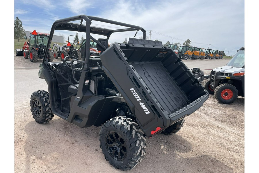 2025 Can-Am Defender DPS HD10