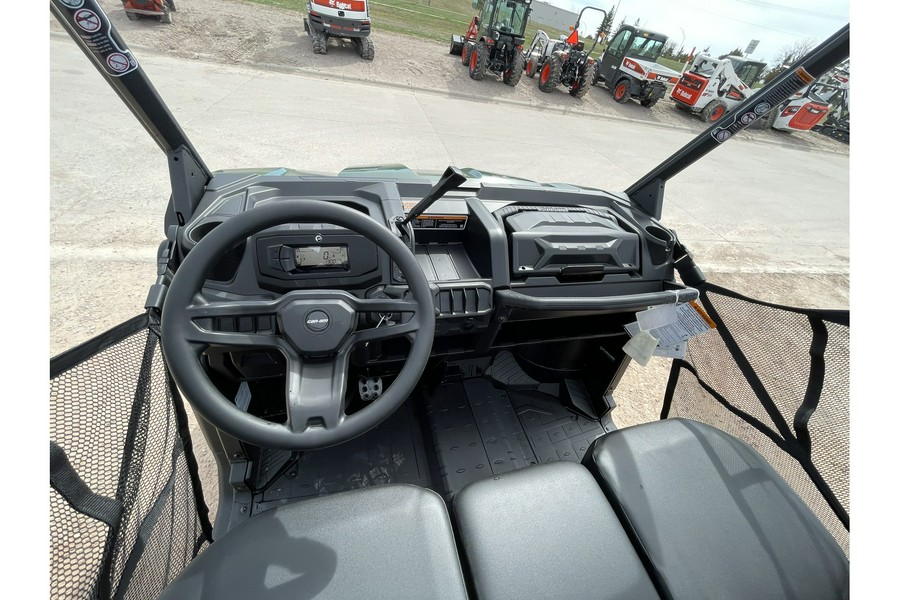 2025 Can-Am Defender DPS HD10