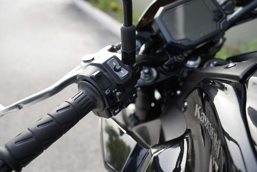 2024 Kawasaki Z900 ABS Metallic Spark Black/Metallic Matte Dark Gray