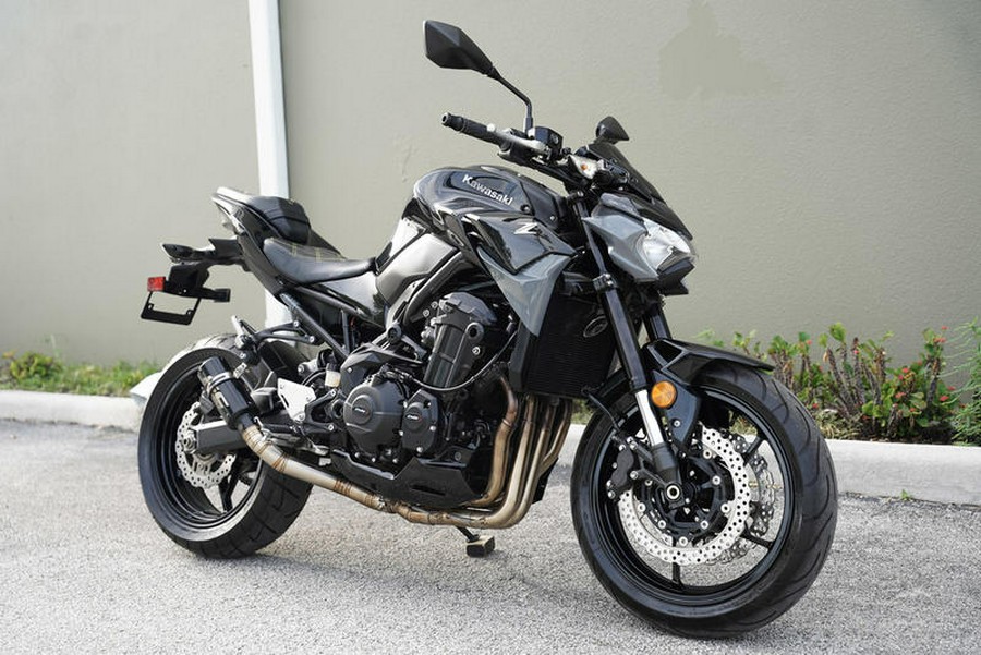 2024 Kawasaki Z900 ABS Metallic Spark Black/Metallic Matte Dark Gray