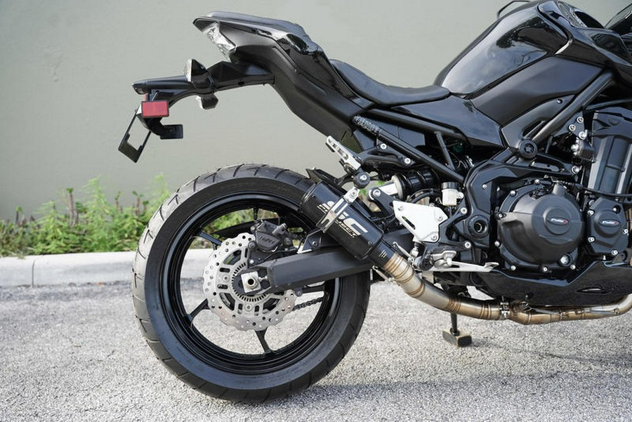 2024 Kawasaki Z900 ABS Metallic Spark Black/Metallic Matte Dark Gray