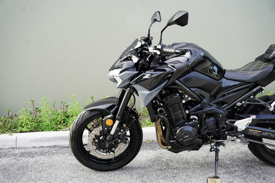 2024 Kawasaki Z900 ABS Metallic Spark Black/Metallic Matte Dark Gray